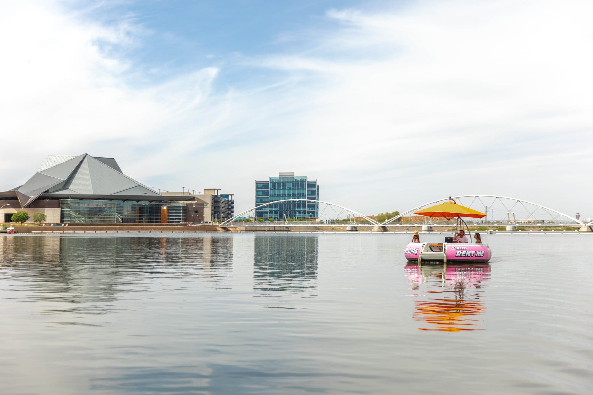 Donut Boat at Tempe 官方澳洲幸运5 Town Lake