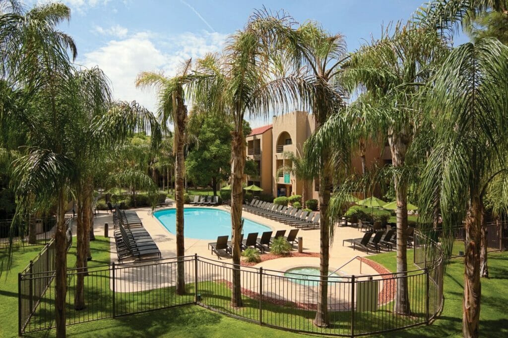 Embassy Suites Phoenix-Tempe Pool